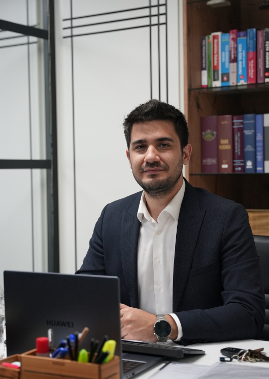 avukat Ekin Aksu